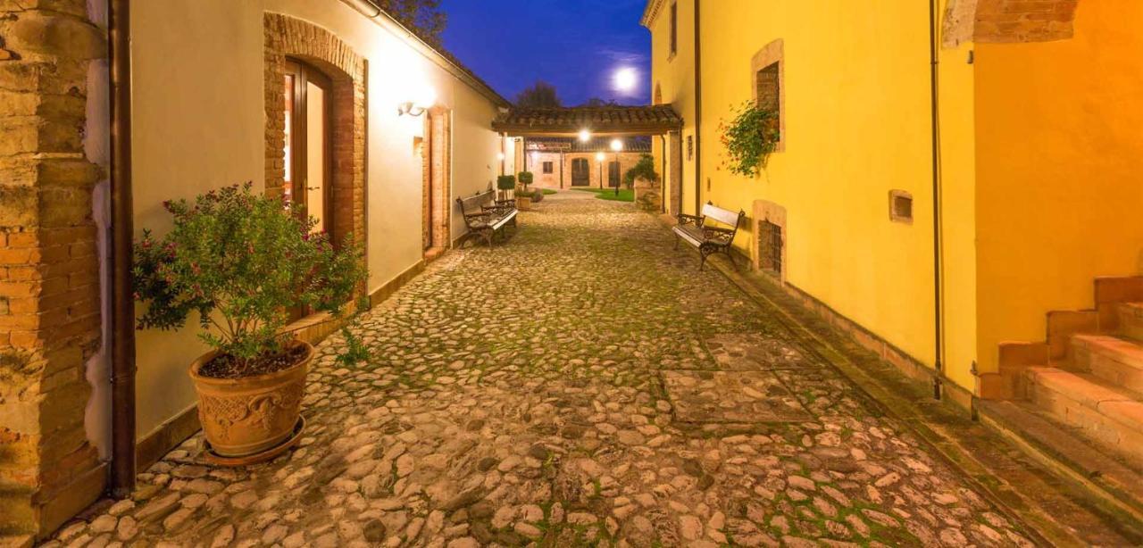 Hotel Corte Dei Tini Teramo Exterior photo