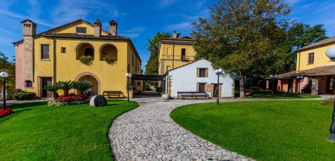 Hotel Corte Dei Tini Teramo Exterior photo