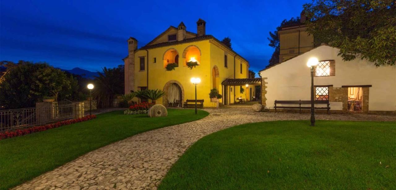 Hotel Corte Dei Tini Teramo Exterior photo
