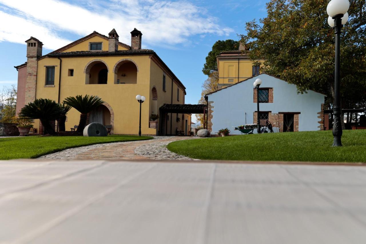 Hotel Corte Dei Tini Teramo Exterior photo